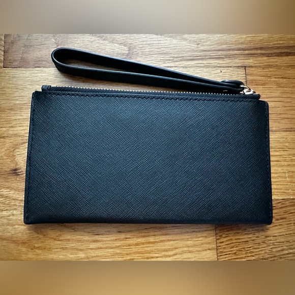Michael Kors Black Wristlet - New Without Tags - Picture 2 of 4